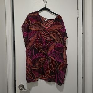 Old Navy Red Graphic Fitted Blouse with Peter Pan Collar